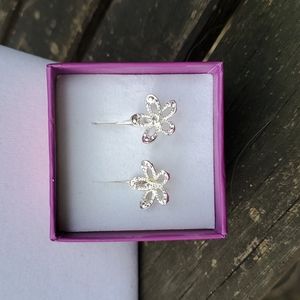 Vintage Avon Sparkling flower earrings in floral gift box